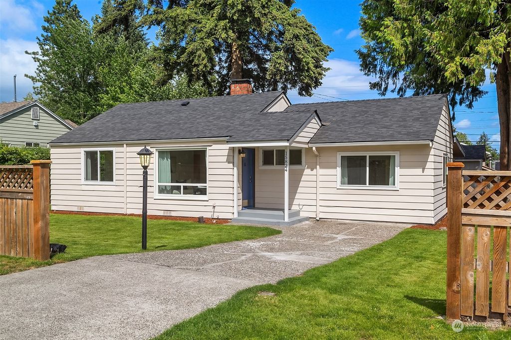 Photo of 15824 6th Avenue NE, Shoreline, WA 98155 (MLS # 2251038)