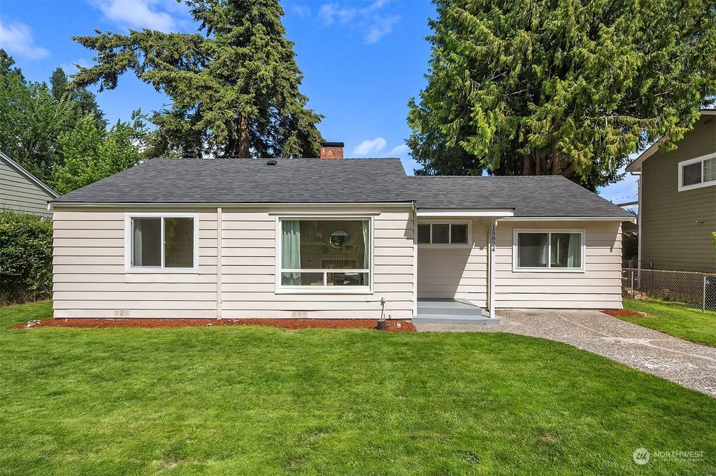 Photo of 15824 6th Avenue NE, Shoreline, WA 98155 (MLS # 2251038)