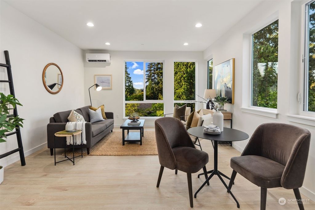 Photo of 1207 NE 104th Street #B, Seattle, WA 98125 (MLS # 2327957)