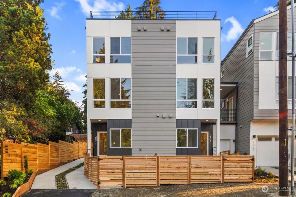 Photo of 1207 NE 104th Street #B, Seattle, WA 98125 (MLS # 2327957)
