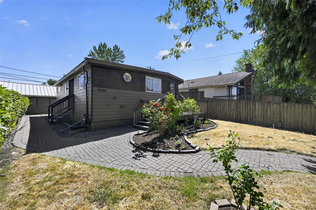 Photo of 7768 14th Avenue SW, Seattle, WA 98106 (MLS # 2573159)