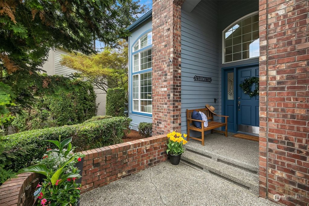 Photo of 16427 SE 48th Court, Bellevue, WA 98006 (MLS # 2059602)
