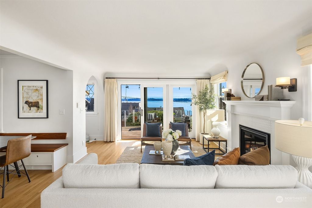 Photo of 419 35th Avenue S, Seattle, WA 98144 (MLS # 2201112)