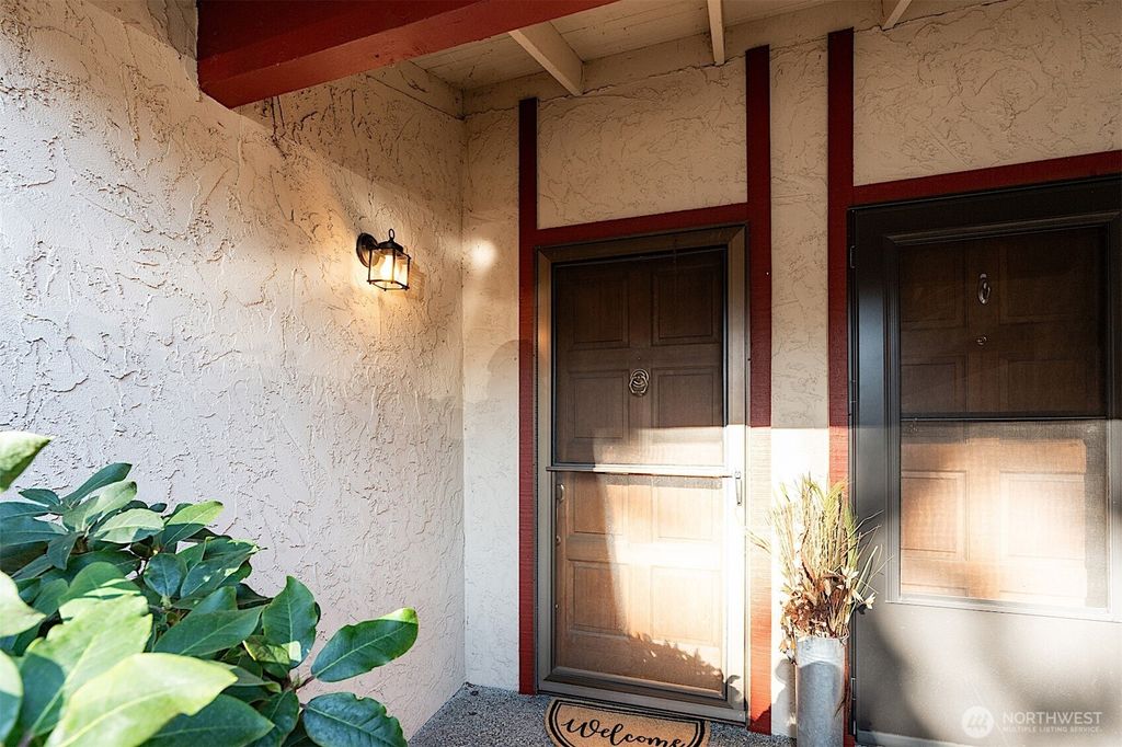 Photo of 4724 SW 317th Lane #B, Federal Way, WA 98023 (MLS # 2472437)