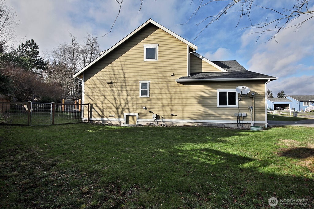 Photo of 4876 Breezefair Road, Freeland, WA 98249 (MLS # 2559048)