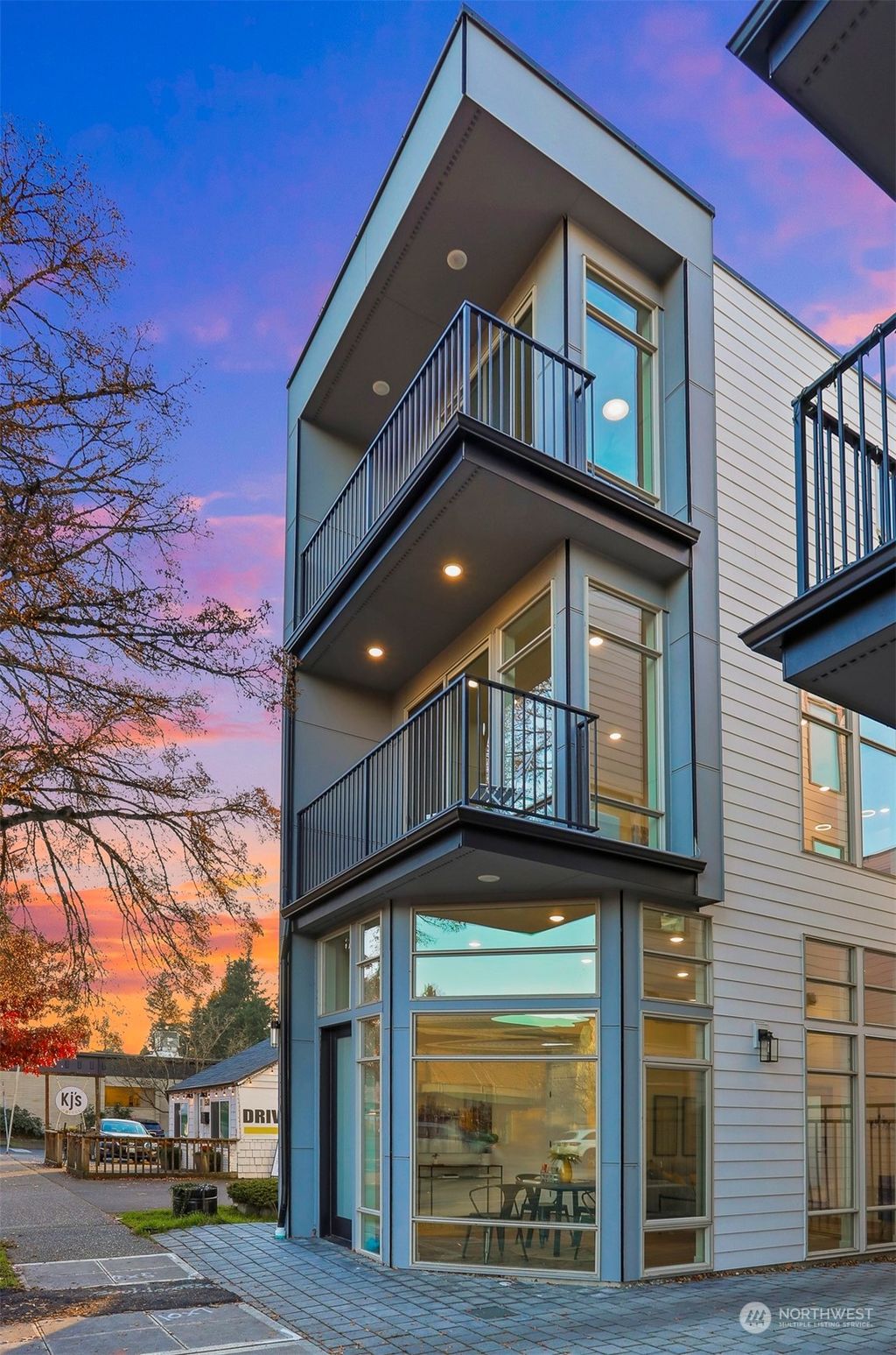 Photo of 12307 15th Avenue NE, Seattle, WA 98125 (MLS # 2196213)