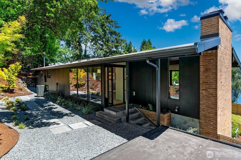 7936 Seward park Avenue S C