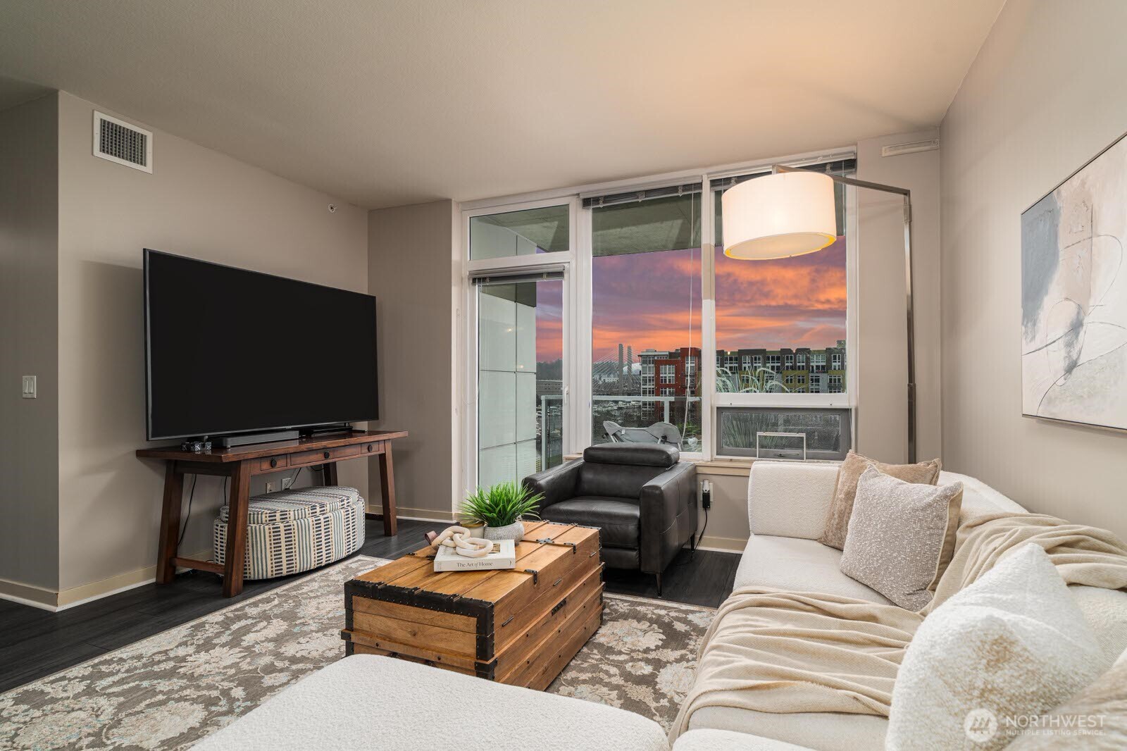 1515 Dock Street 522