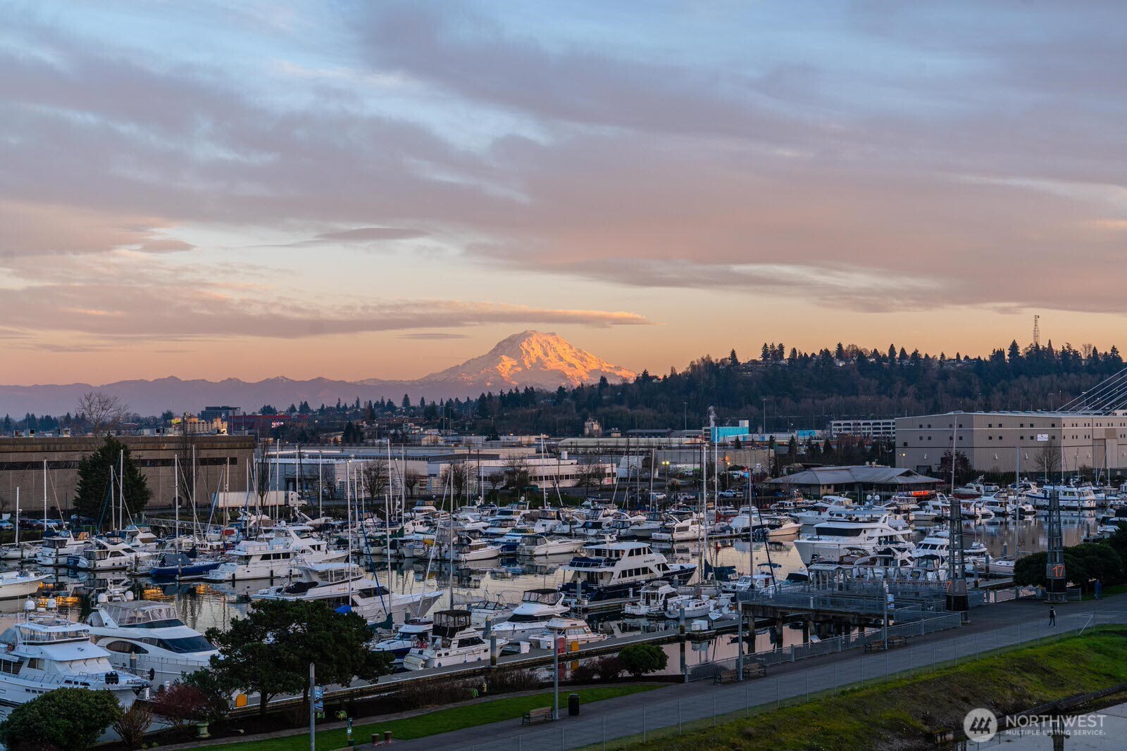 1515 Dock Street 522