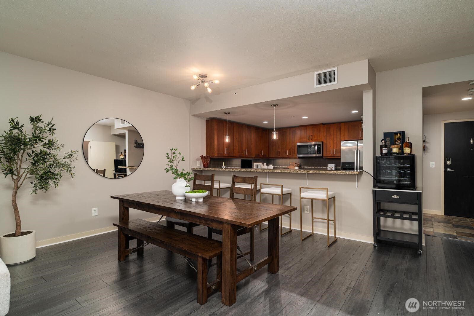 1515 Dock Street 522