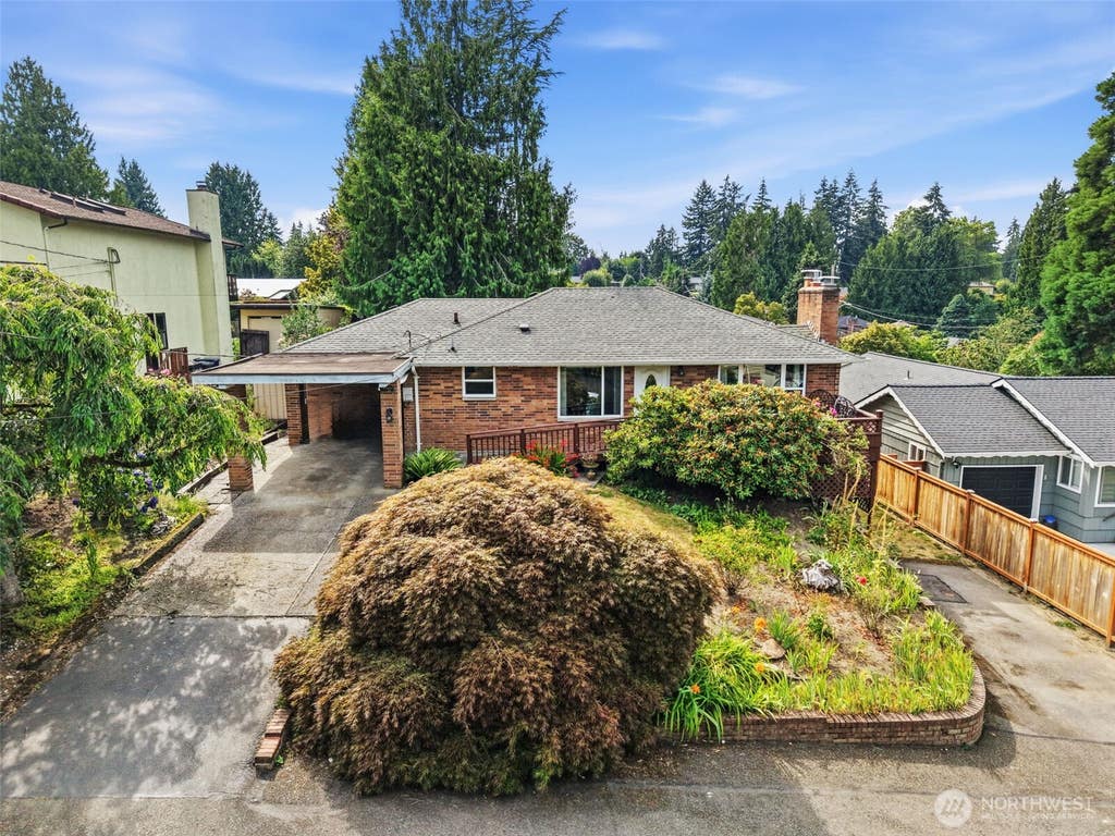 Photo of 16613 19th Avenue SW, Burien, WA 98166 (MLS # 2559256)