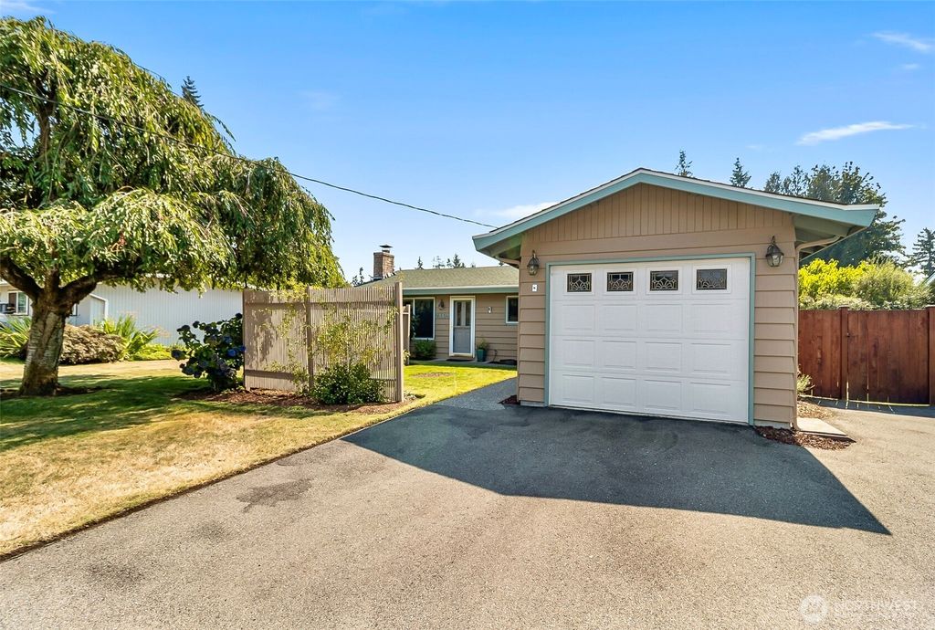 Photo of 2104 201st Place SW, Lynnwood, WA 98036 (MLS # 2429768)