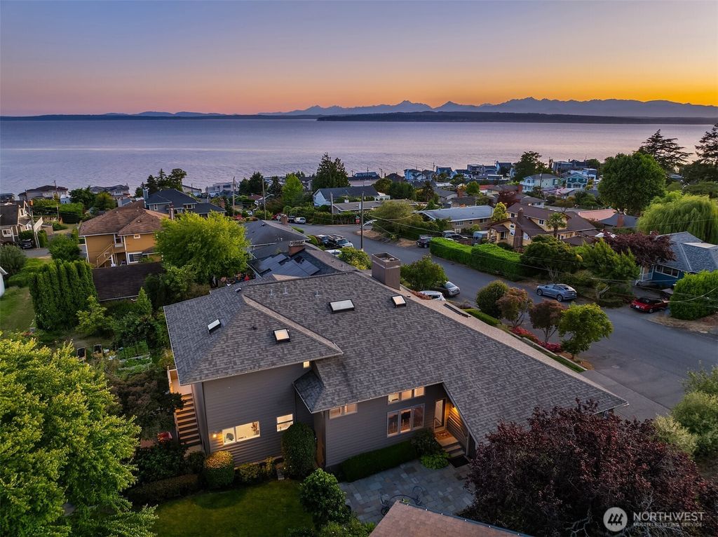Photo of 2337 NW 194th Place, Shoreline, WA 98177 (MLS # 2426652)
