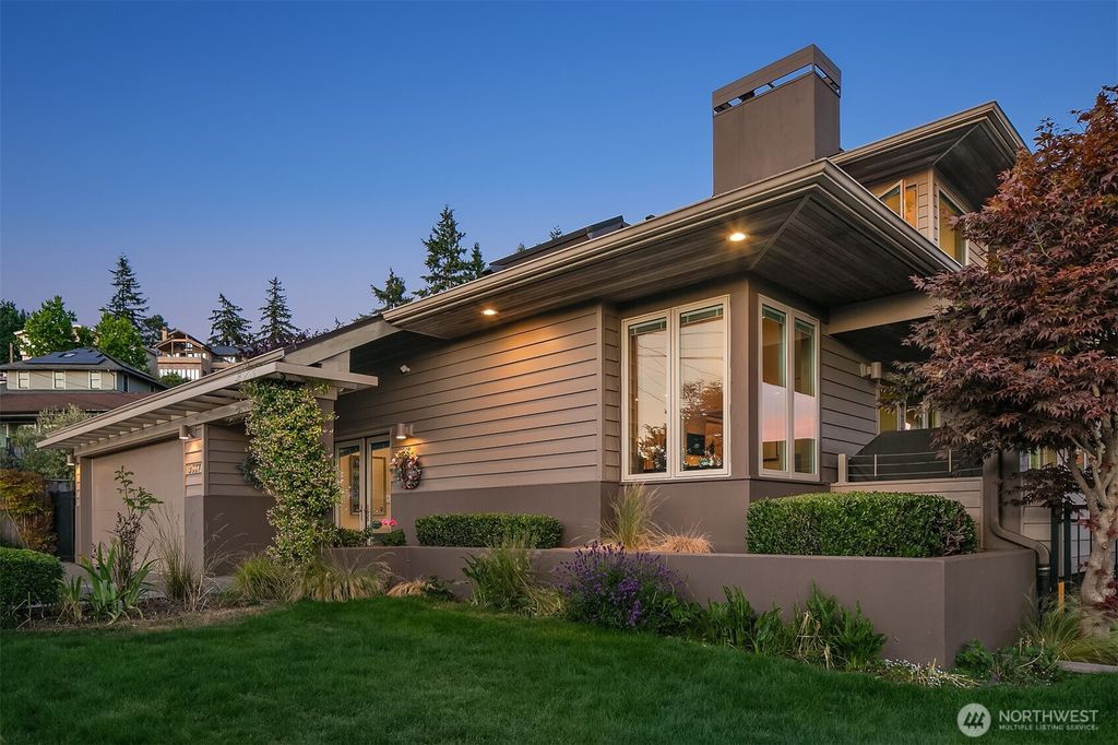 Photo of 2337 NW 194th Place, Shoreline, WA 98177 (MLS # 2426652)