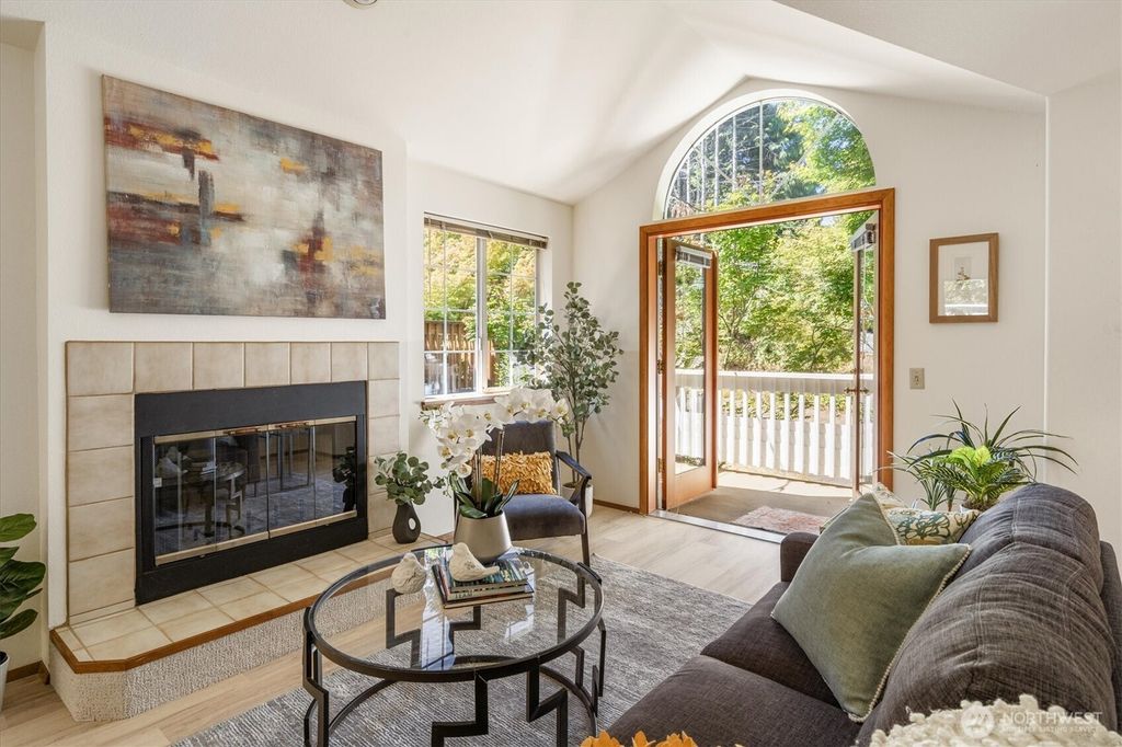Photo of 9004 20th Avenue NE, Seattle, WA 98115 (MLS # 2404493)