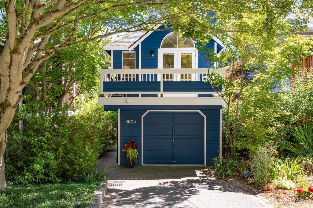 Photo of 9004 20th Avenue NE, Seattle, WA 98115 (MLS # 2404493)