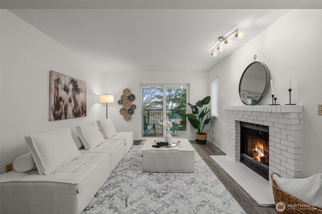 Photo of 412 10th Street #B202, Kirkland, WA 98033 (MLS # 2467174)