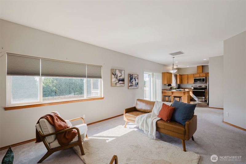 7037 Whistle Lane NE