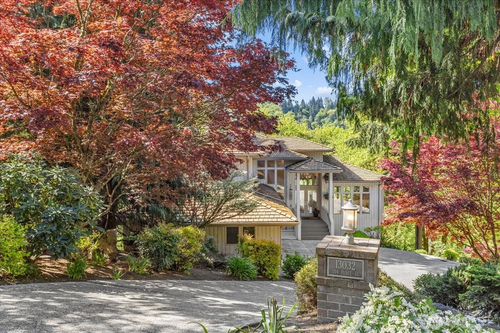 Photo of 13032 204th Place SE, Issaquah, WA 98027 (MLS # 2516354)
