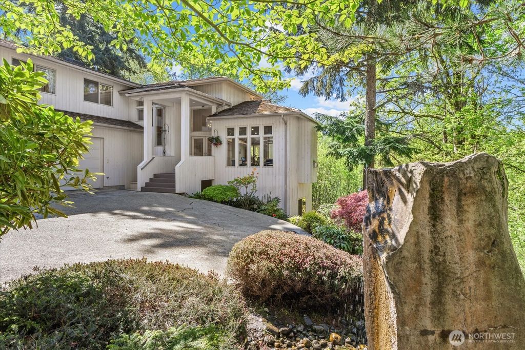 Photo of 13032 204th Place SE, Issaquah, WA 98027 (MLS # 2516354)
