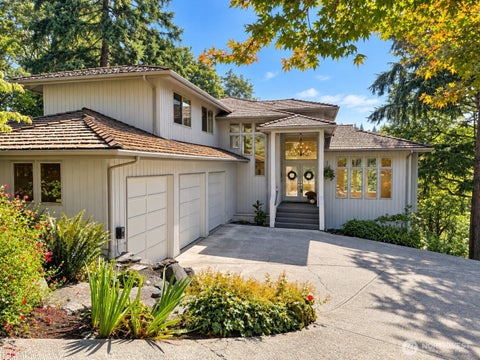 Photo of 13032 204th Place SE, Issaquah, WA 98027 (MLS # 2516354)