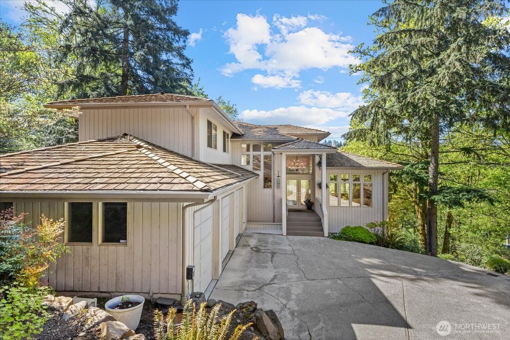 Photo of 13032 204th Place SE, Issaquah, WA 98027 (MLS # 2516354)