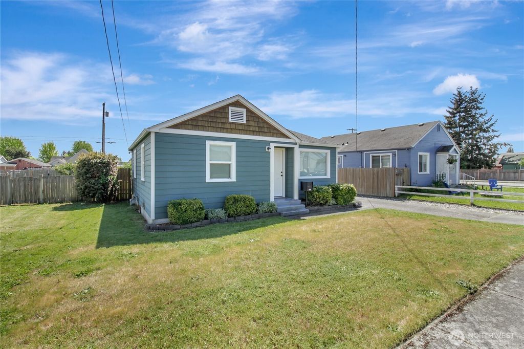 Photo of 1608 9th Street, Marysville, WA 98270 (MLS # 2525047)