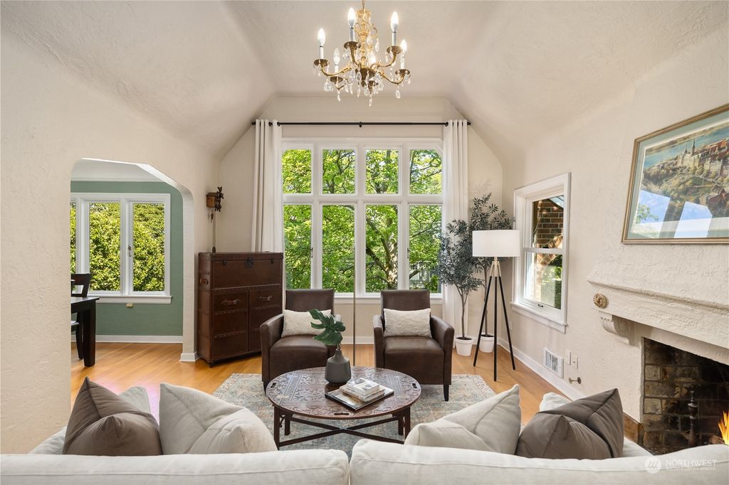 Photo of 2217 Bigelow Avenue N, Seattle, WA 98109 (MLS # 2076167)