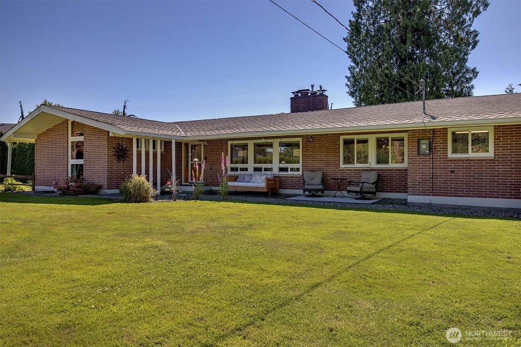Photo of 704 Lawrence Street, Monroe, WA 98272 (MLS # 2339050)