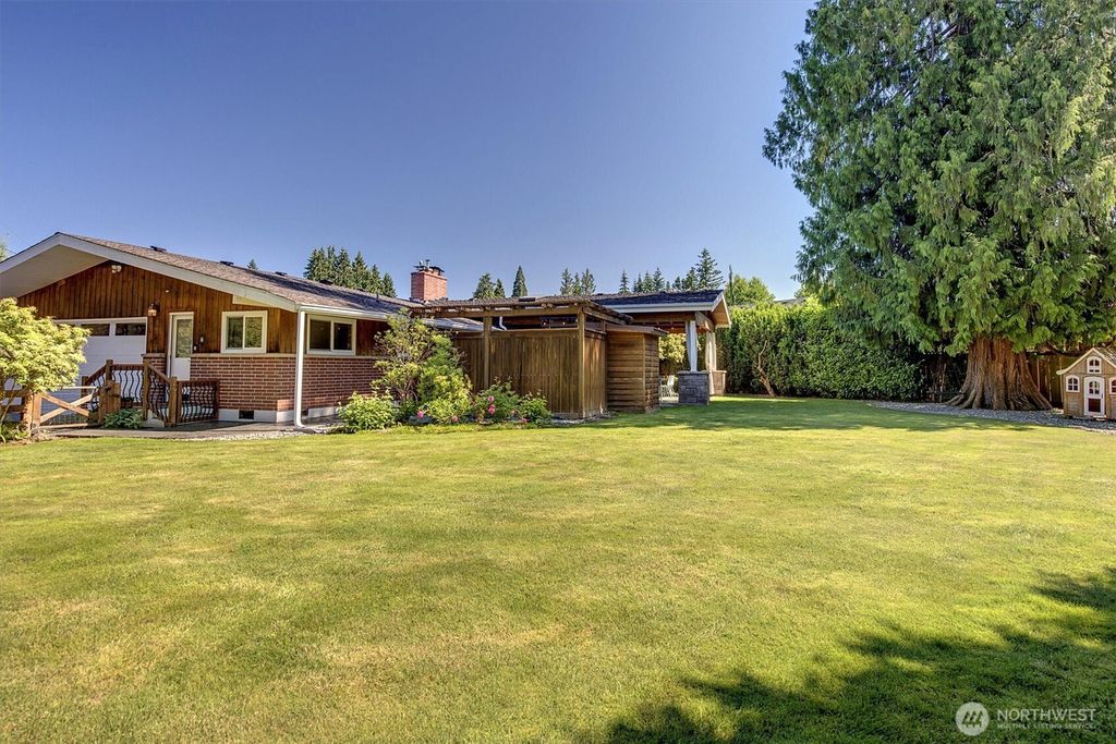 Photo of 704 Lawrence Street, Monroe, WA 98272 (MLS # 2339050)