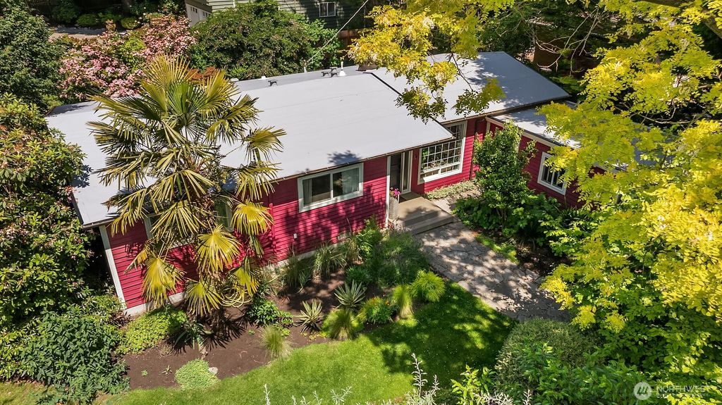 Photo of 1552 N 128th Street, Seattle, WA 98133 (MLS # 2431310)