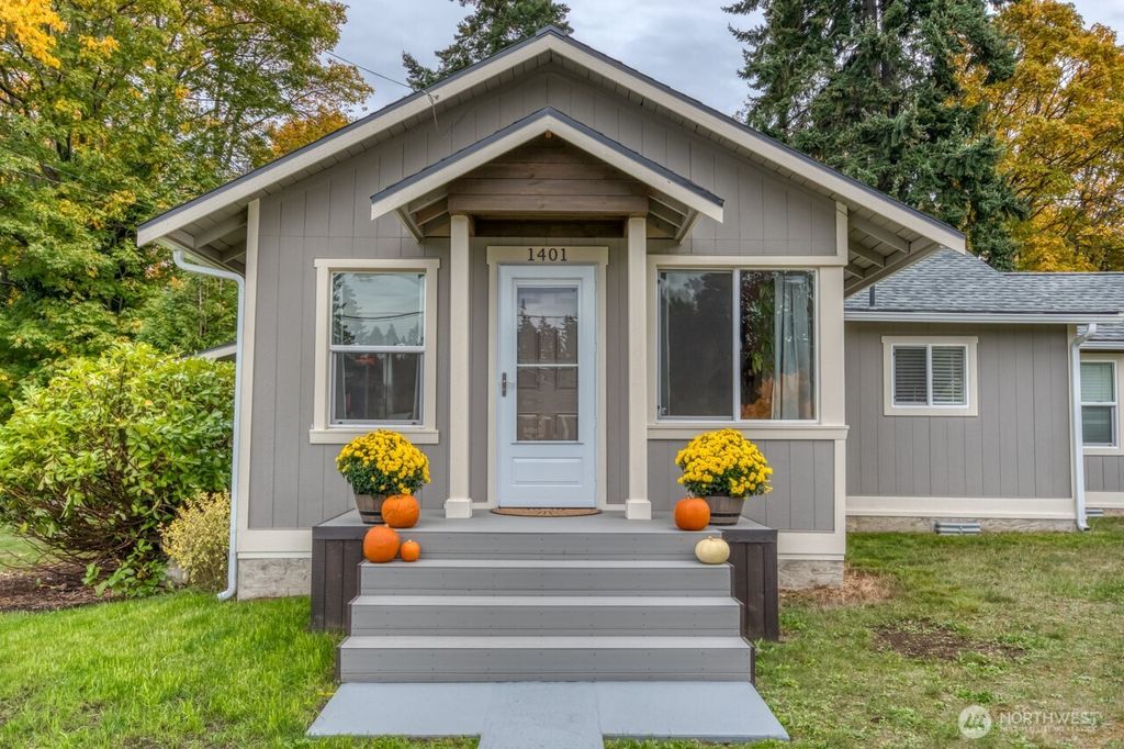 Photo of 1401 S Pine Street, Port Angeles, WA 98362 (MLS # 2451469)