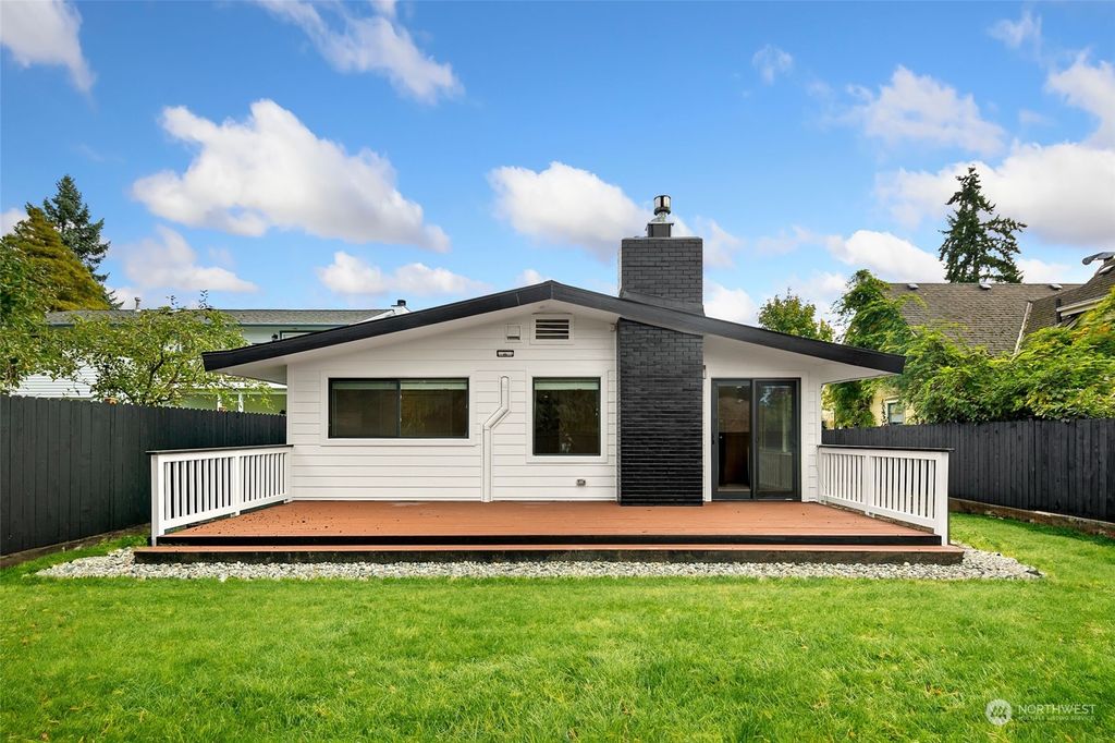 Photo of 13545 Corliss Avenue N, Seattle, WA 98133 (MLS # 2216968)