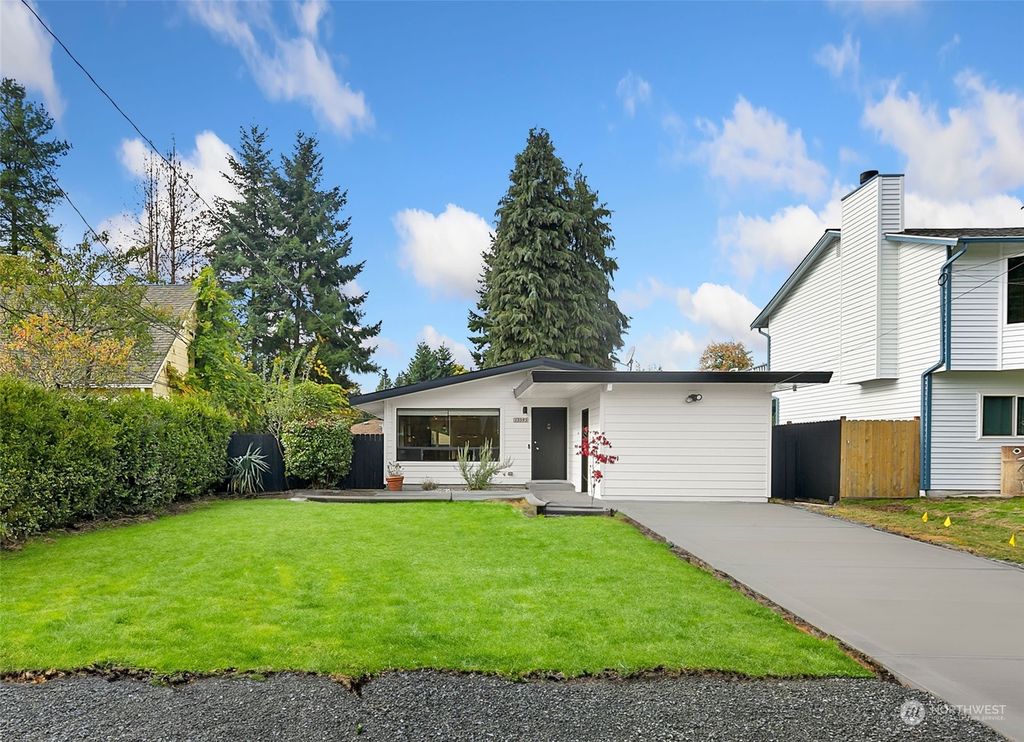 Photo of 13545 Corliss Avenue N, Seattle, WA 98133 (MLS # 2216968)