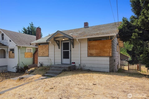 Photo of 943 N 103rd Street, Seattle, WA 98133 (MLS # 2577102)