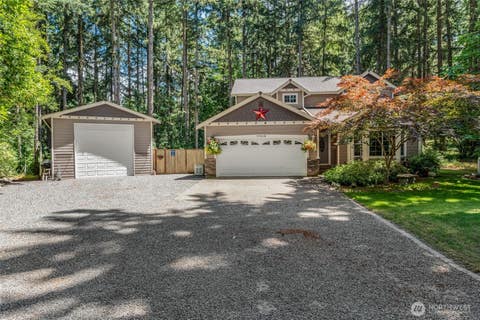 Photo of 17826 Overlake Court SE, Yelm, WA 98597 (MLS # 2548921)