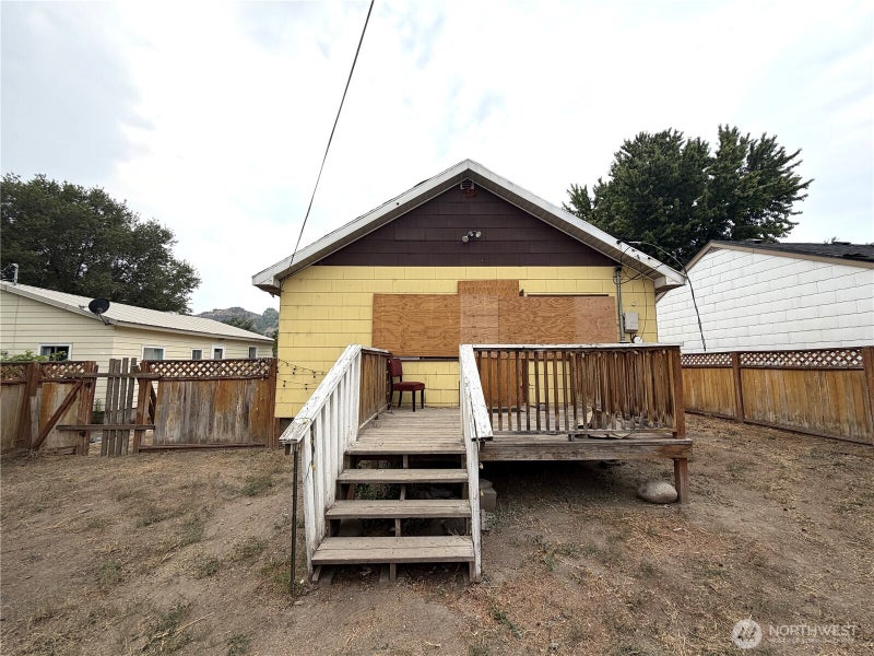 20 N Elm Street