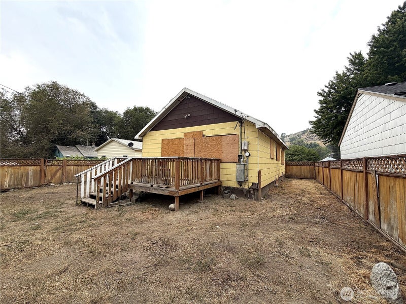 20 N Elm Street