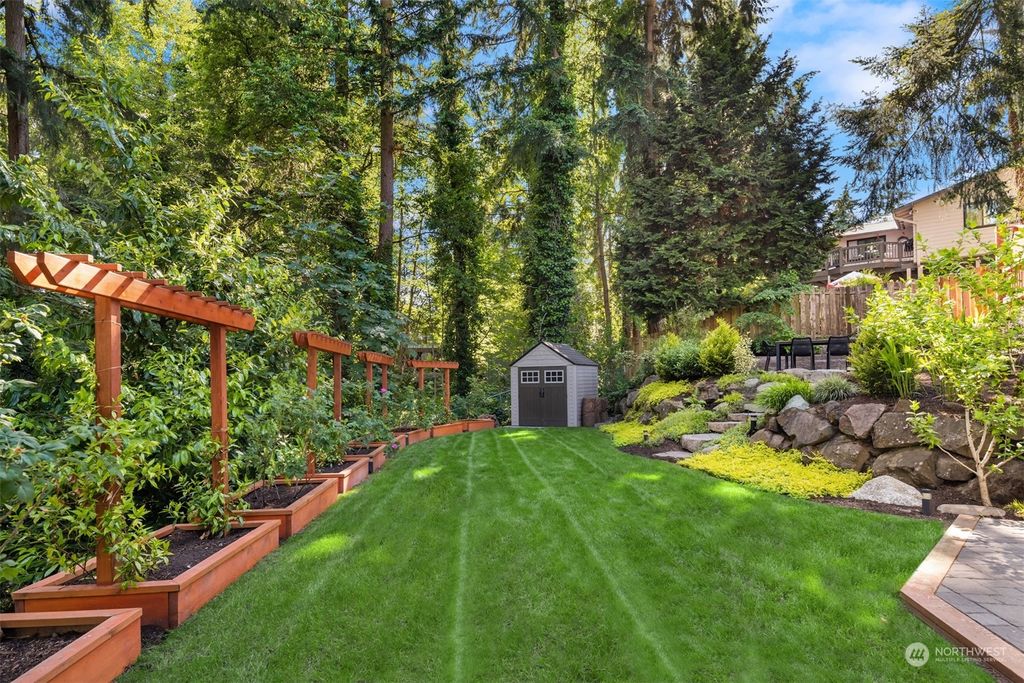 Photo of 13903 94th Ave Ave NE, Kirkland, WA 98034 (MLS # 2243451)