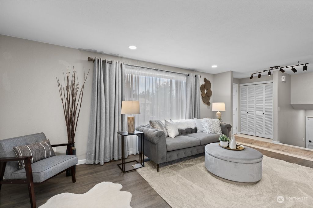 Photo of 28516 36th Avenue S, Auburn, WA 98001 (MLS # 2054261)