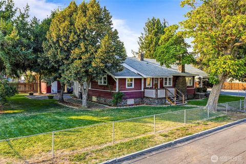 Photo of 505 D Street SW, Ephrata, WA 98823 (MLS # 2437058)