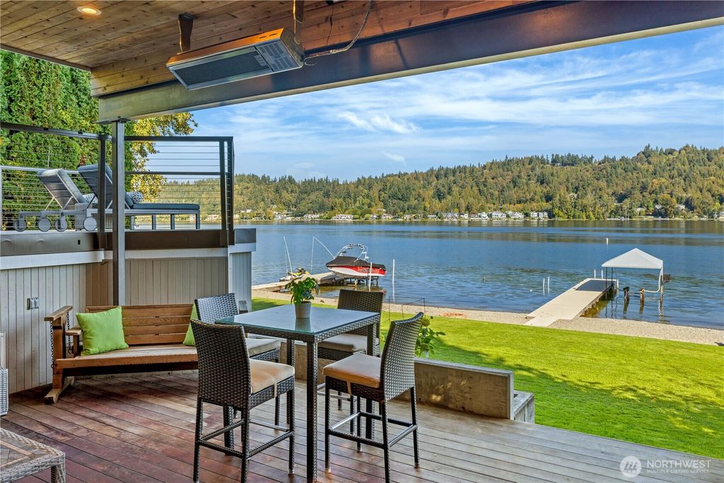 Photo of 2624 W Lake Sammamish Parkway NE, Redmond, WA 98052 (MLS # 2394917)