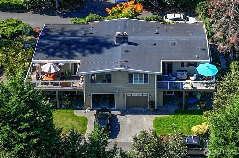 6205 Soundview Drive