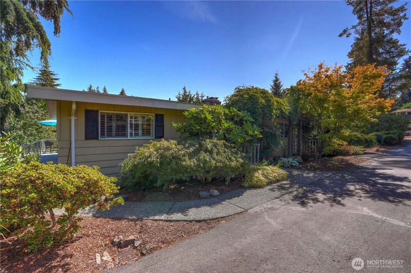 6205 Soundview Drive