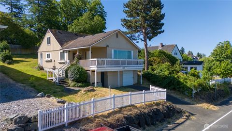 Photo of 1810 Rainier Street, Steilacoom, WA 98388 (MLS # 2408072)