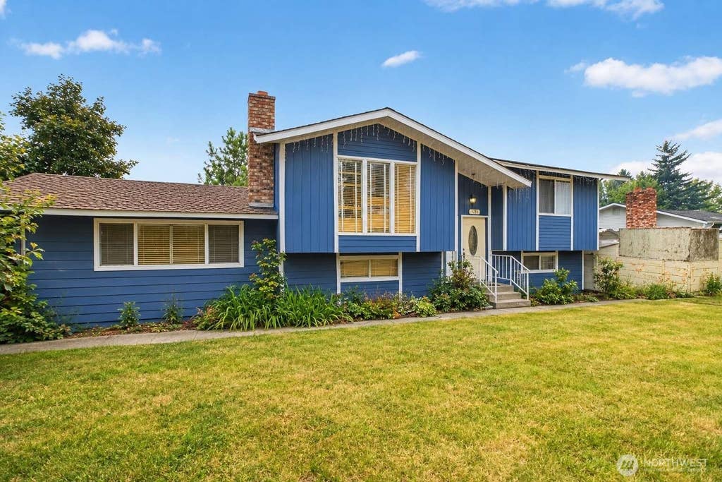 Photo of 728 11th Street NE, East Wenatchee, WA 98802 (MLS # 2575078)