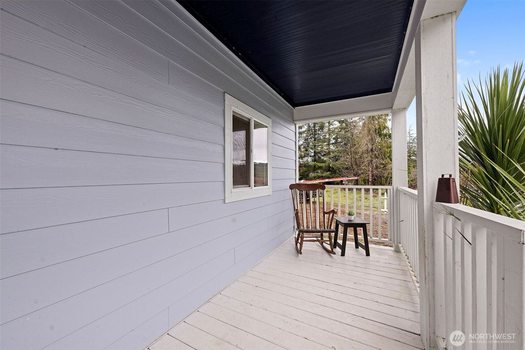 Photo of 1490 Armstrong Street, Raymond, WA 98577 (MLS # 2472087)