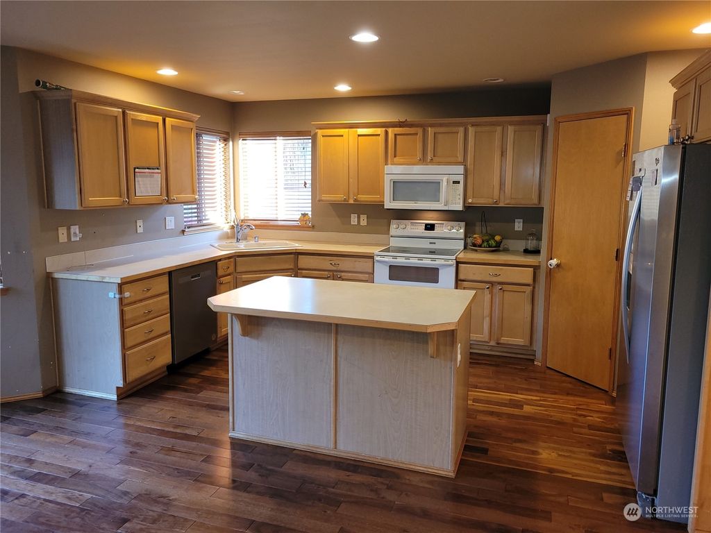 Photo of 6519 76th Drive NE, Marysville, WA 98270 (MLS # 2303943)