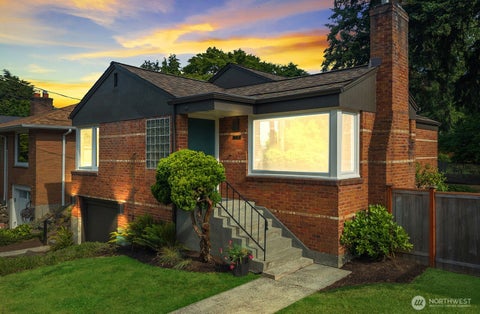 Photo of 4414 NE 65th Street, Seattle, WA 98115 (MLS # 2540711)