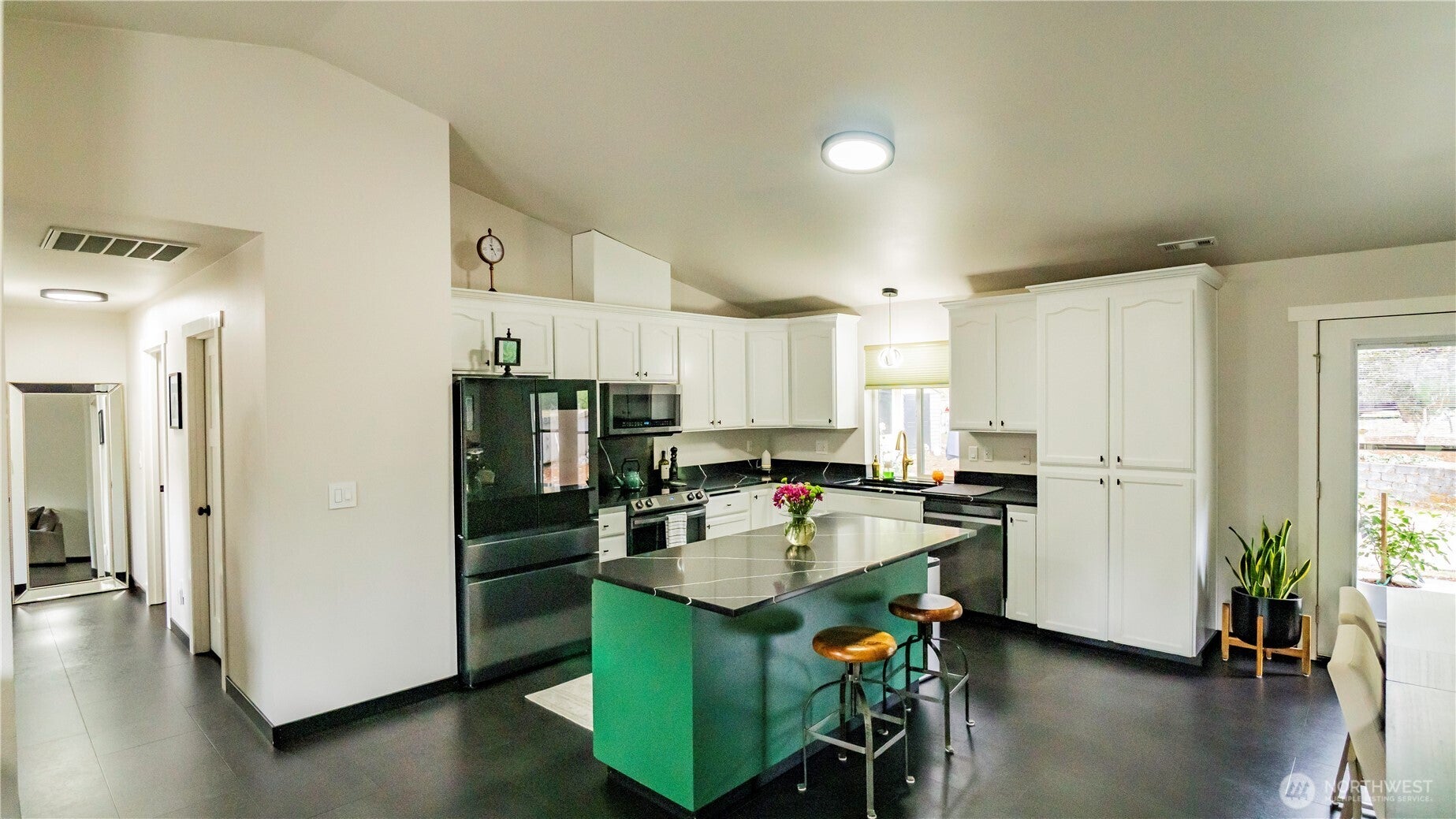 412 Volesky Drive SE
